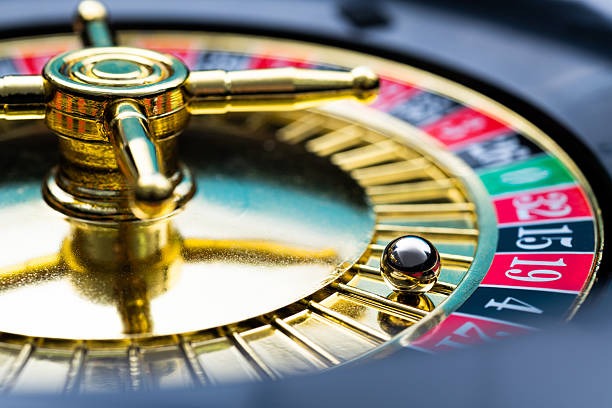 Live Bandar Poker table with professional dealer and multiple player seats